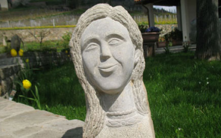 maschere scolpite in pietra di langa vesime